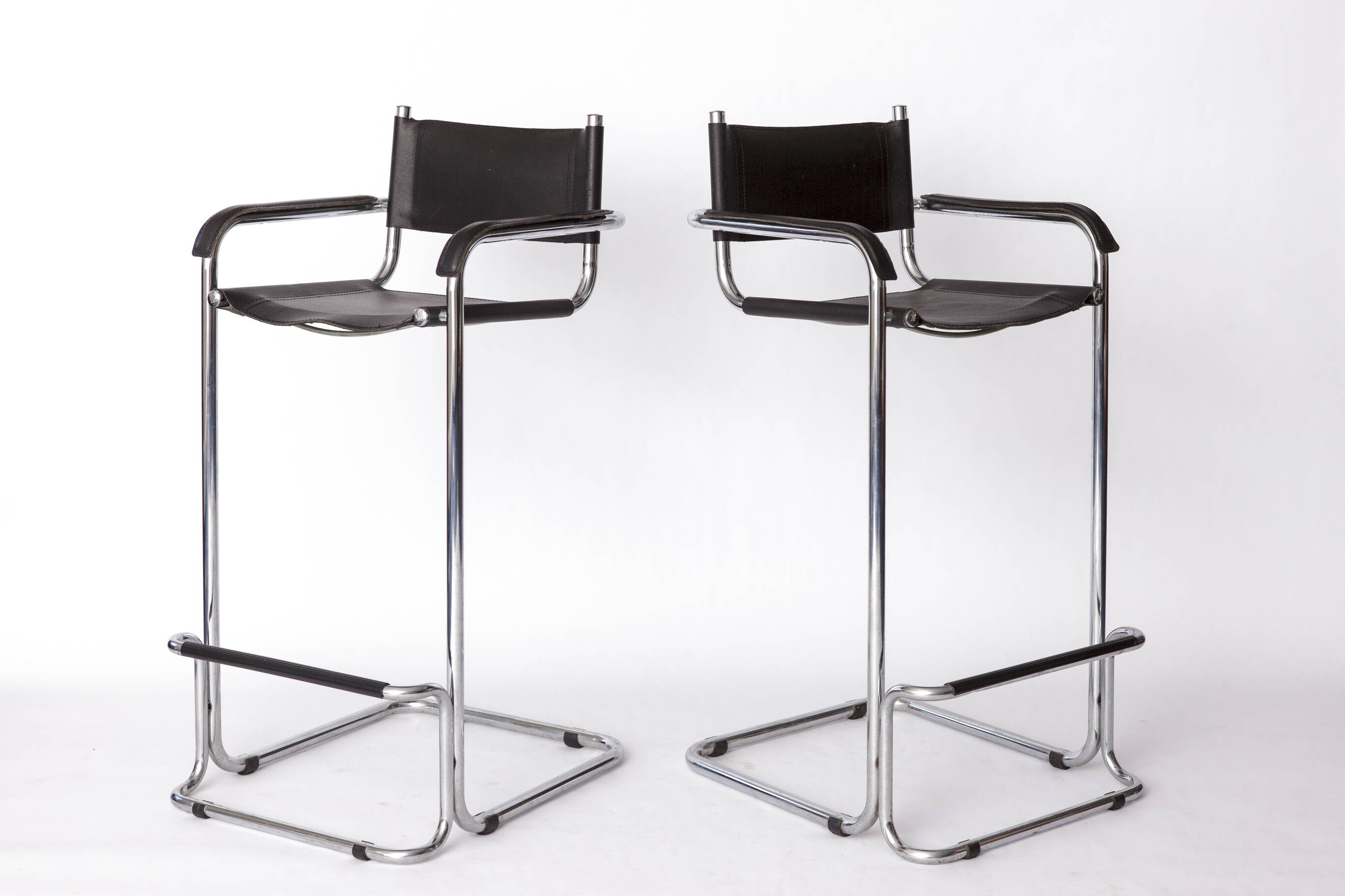 2 Elegant 1990s Cantilever Chairs – Chromed Metal Frame, Artificial Leather