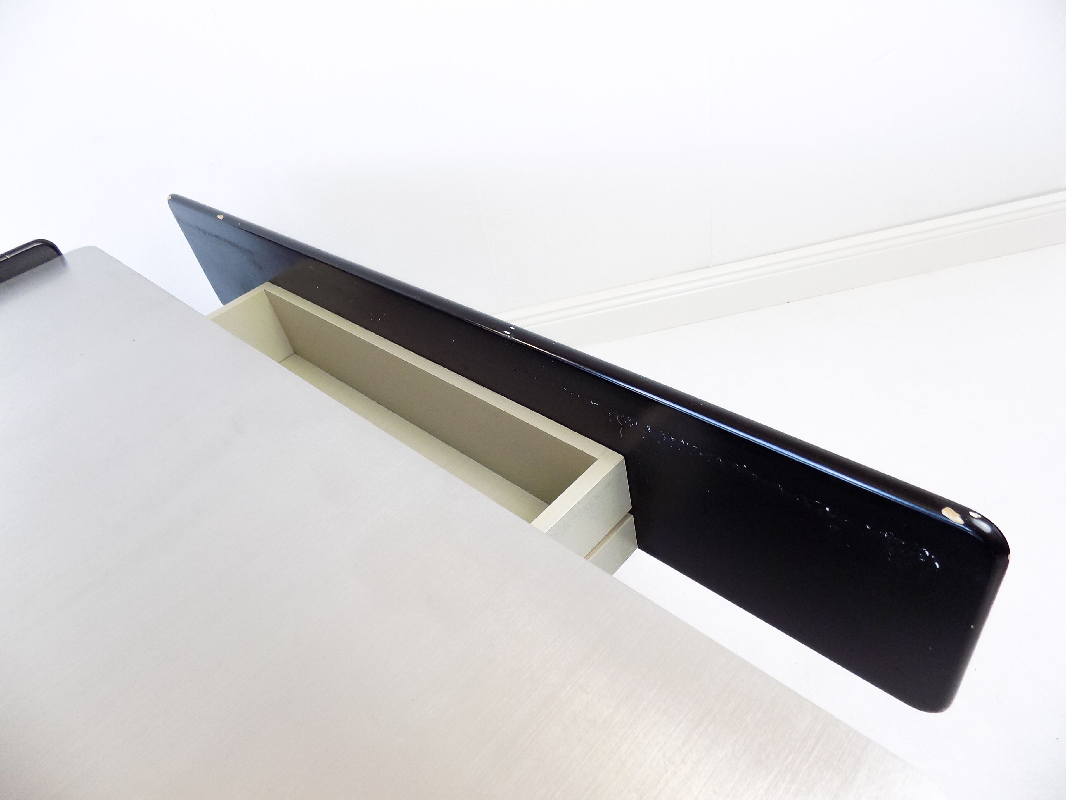 Gavina Caori coffee table by Vico Magistretti