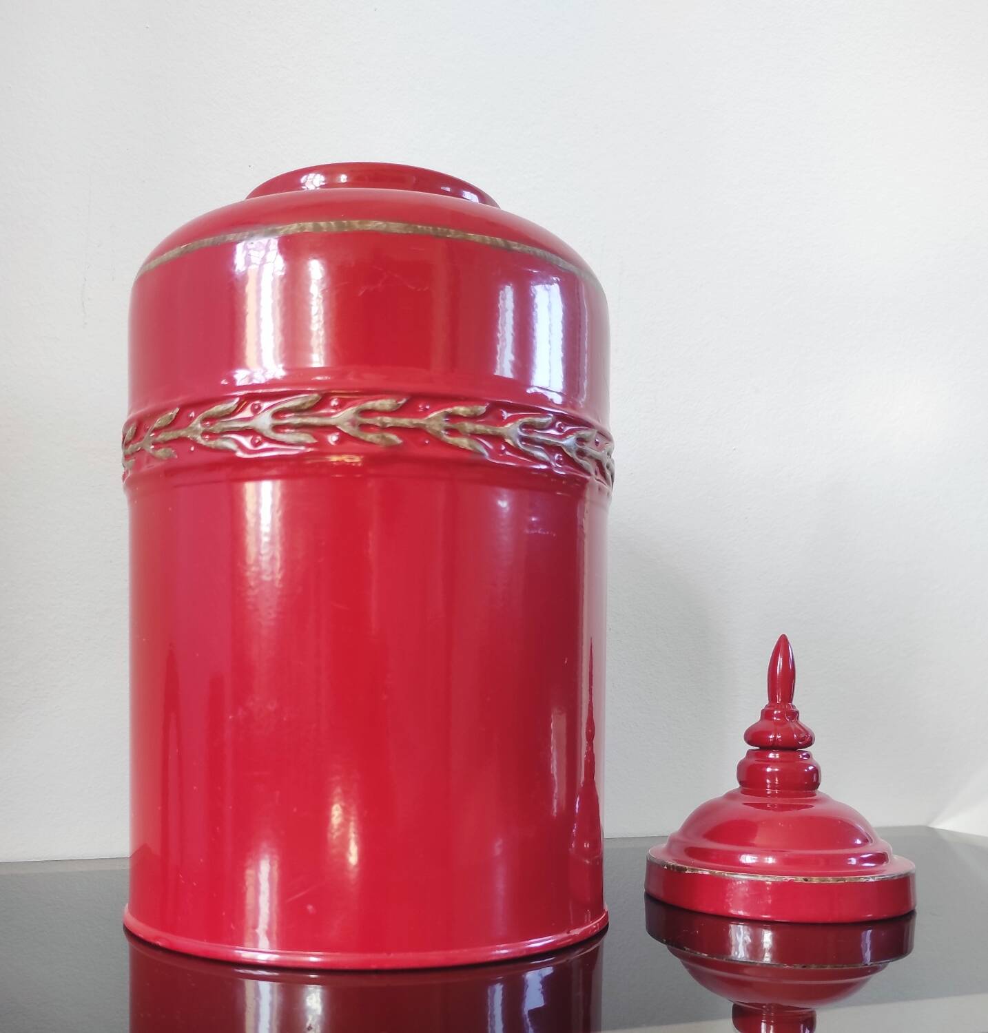 Large decorative red lacquered metal teapot - Vintage Asian style