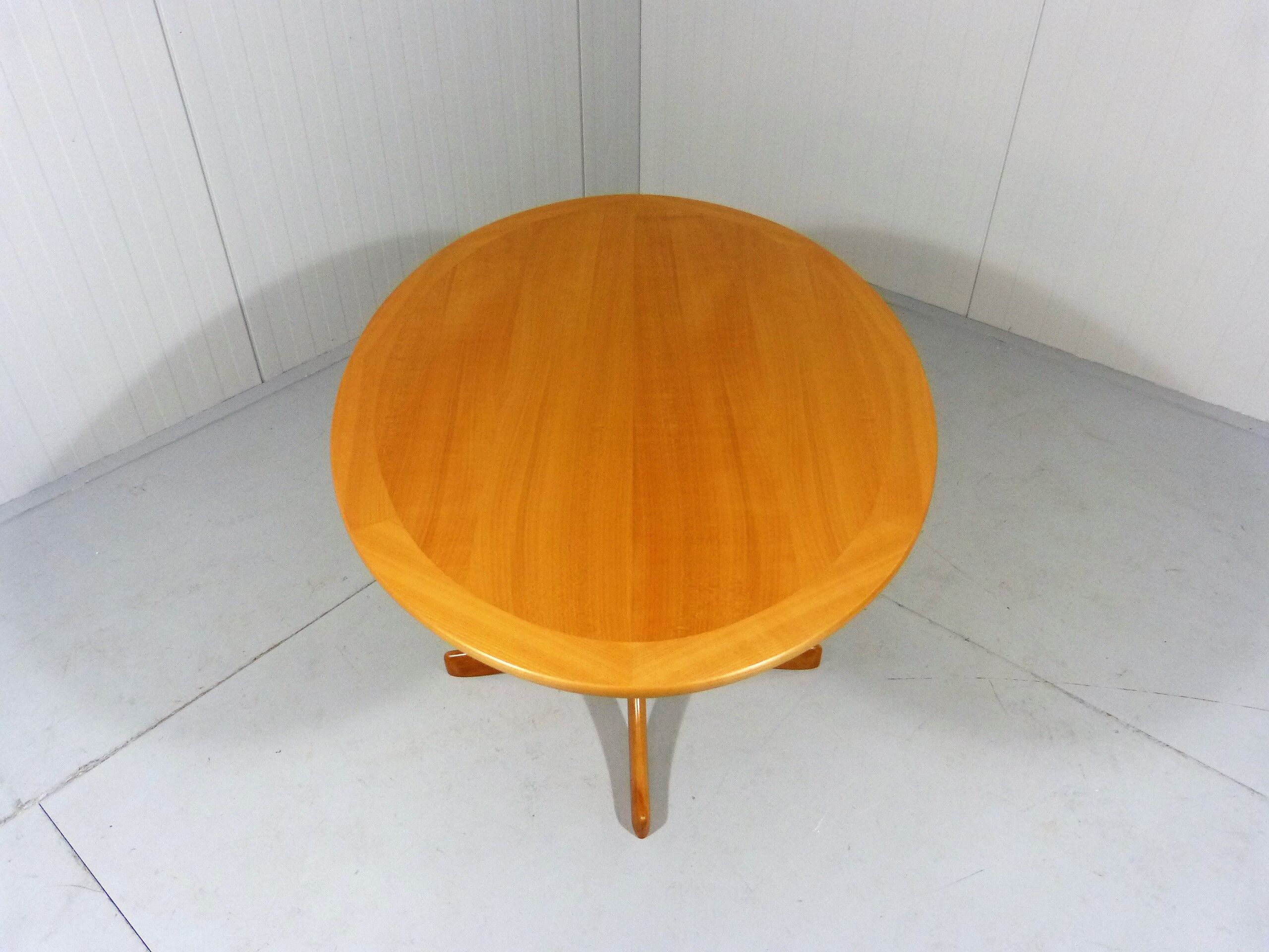 Table basse en bois de frêne des années 1960