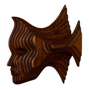 Panneau mural en bois sculpté en forme de masque, France, années 1970