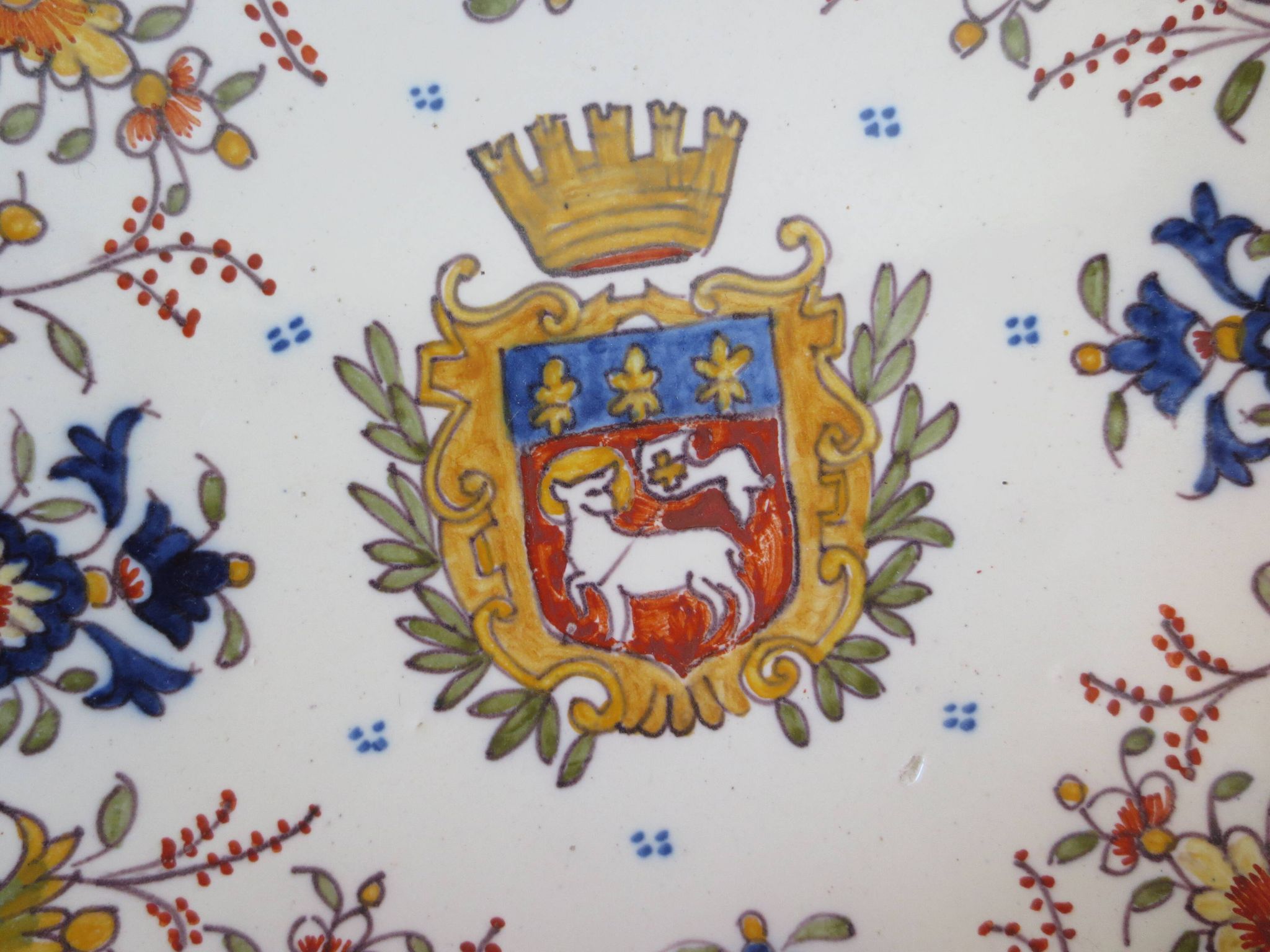 Petit plat avec anses en faience ,décor rouen