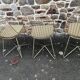 Trois chaises dans le goût de Harry bertoia