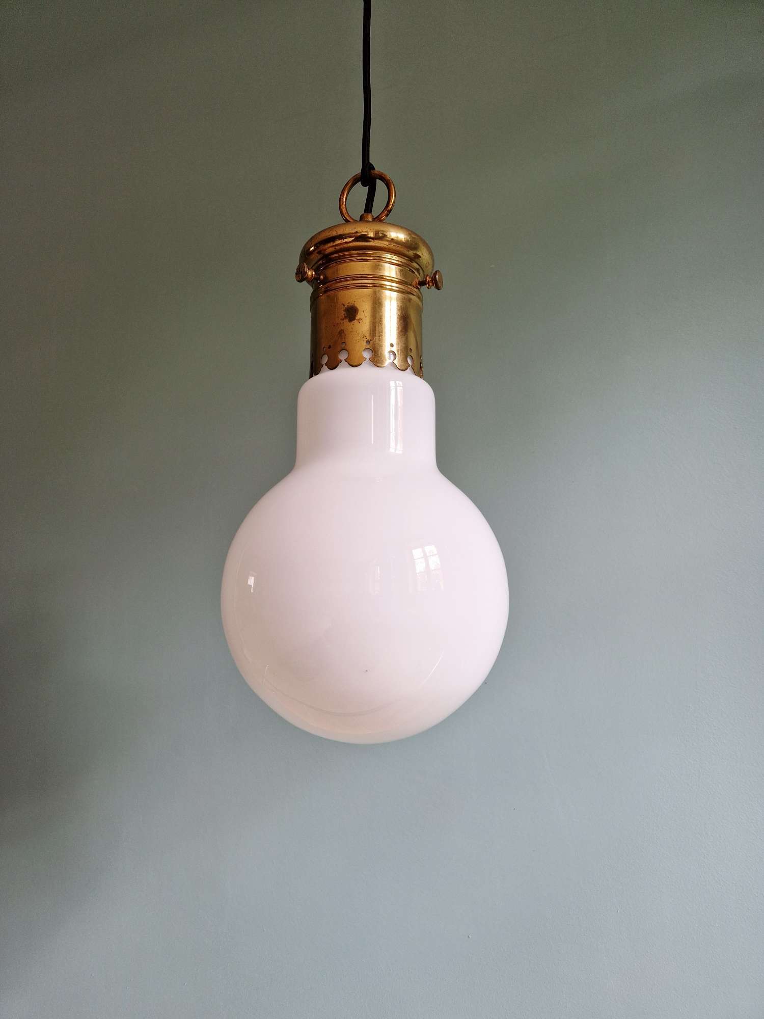 Large bulbous pendant light in white opaline and brass, 1960s.