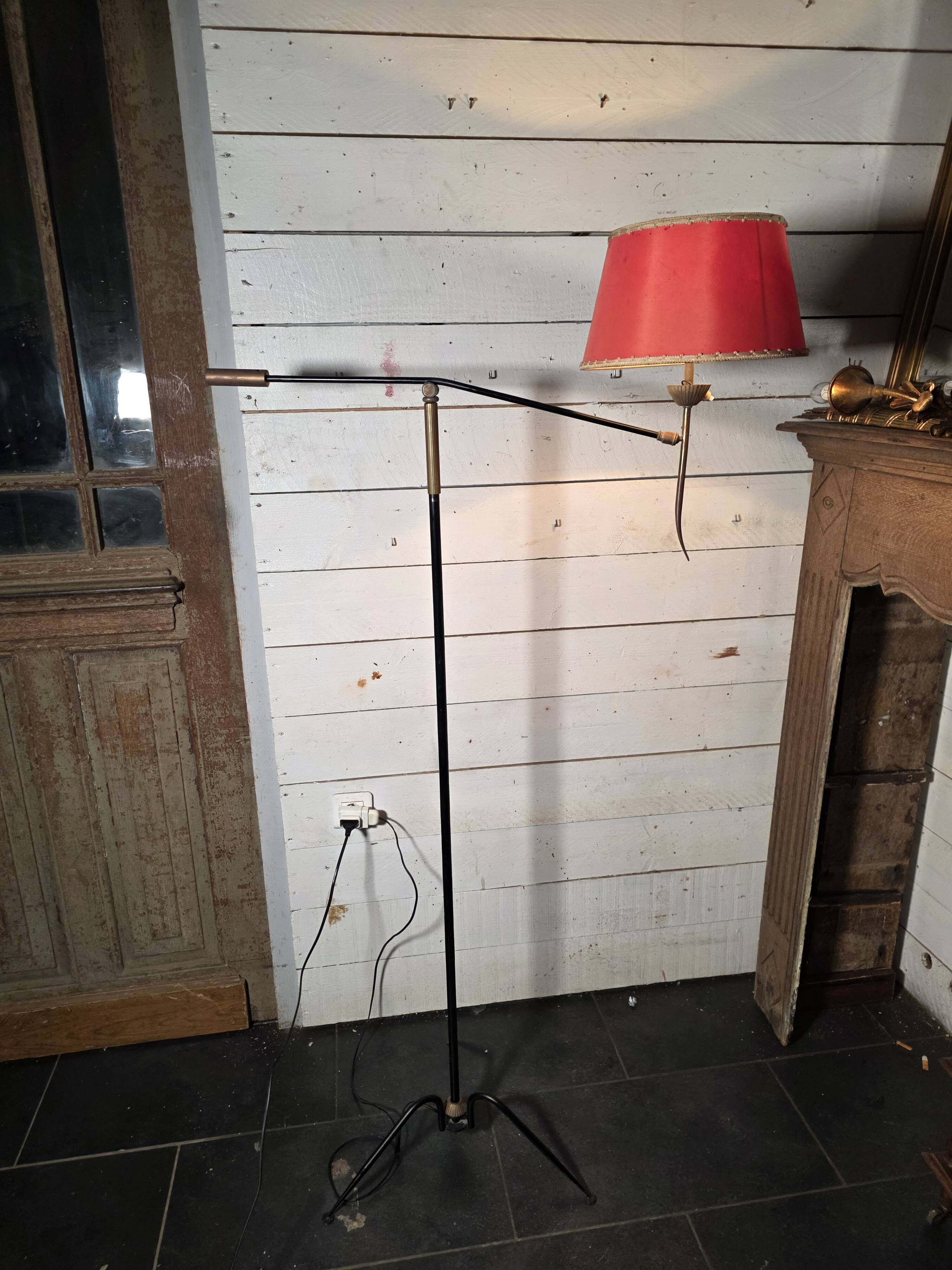 ​Lampadaire tripode à contrepoids Maison Lunel ,Années 50