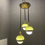 Suspension en verre opaline vert lime du milieu du siècle