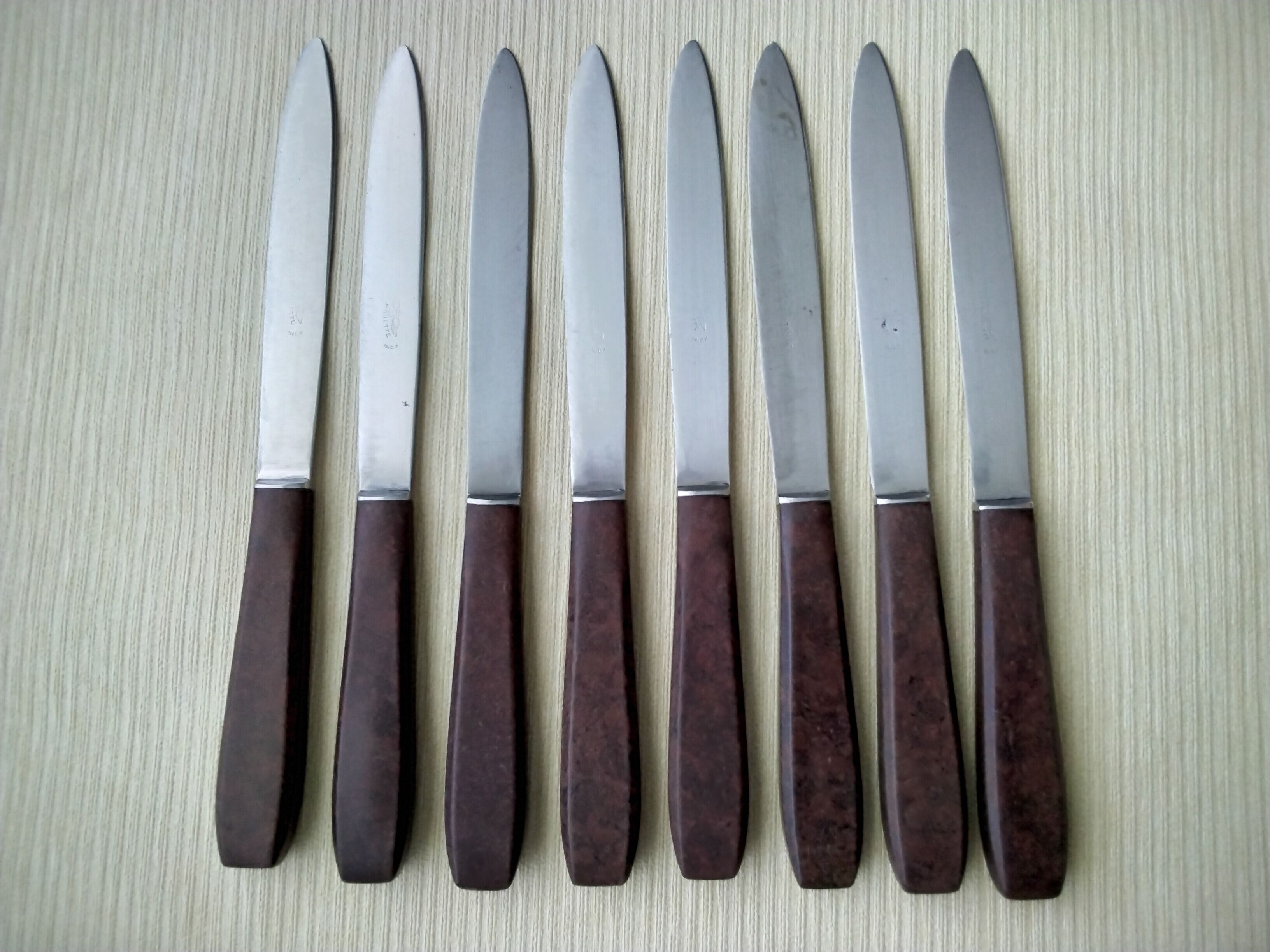 Set of 8 vintage stainless steel and brown bakelite table knives