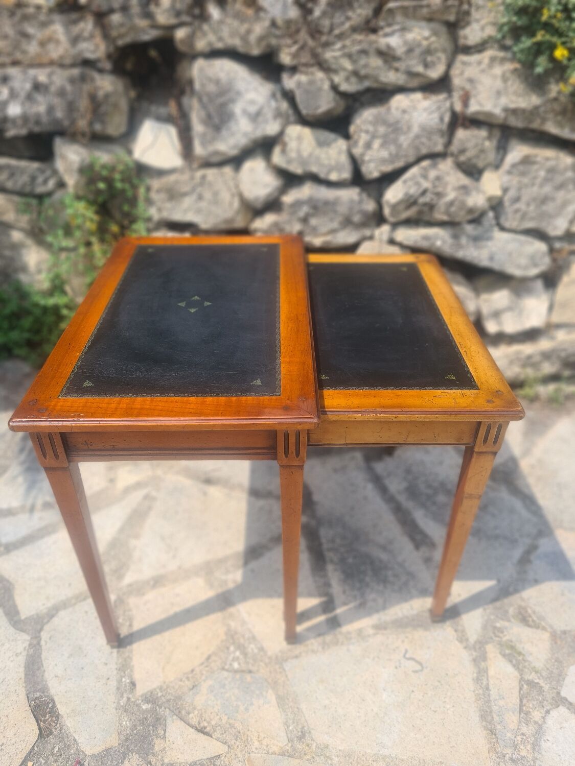 Suite de 2 tables gigognes de style empire