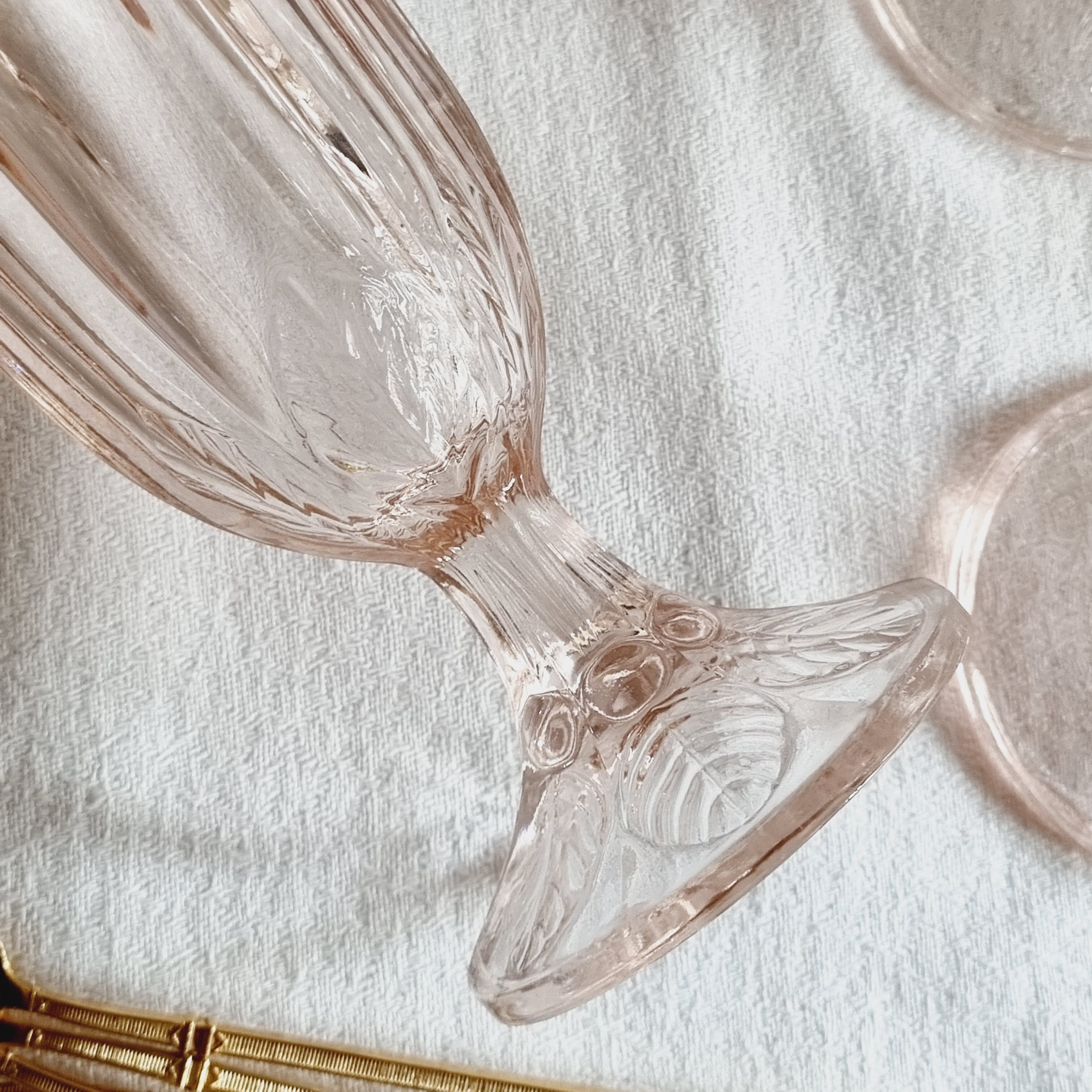 Set of 9 ice cream or fruit cups in pink Fidenza Italy molded glass