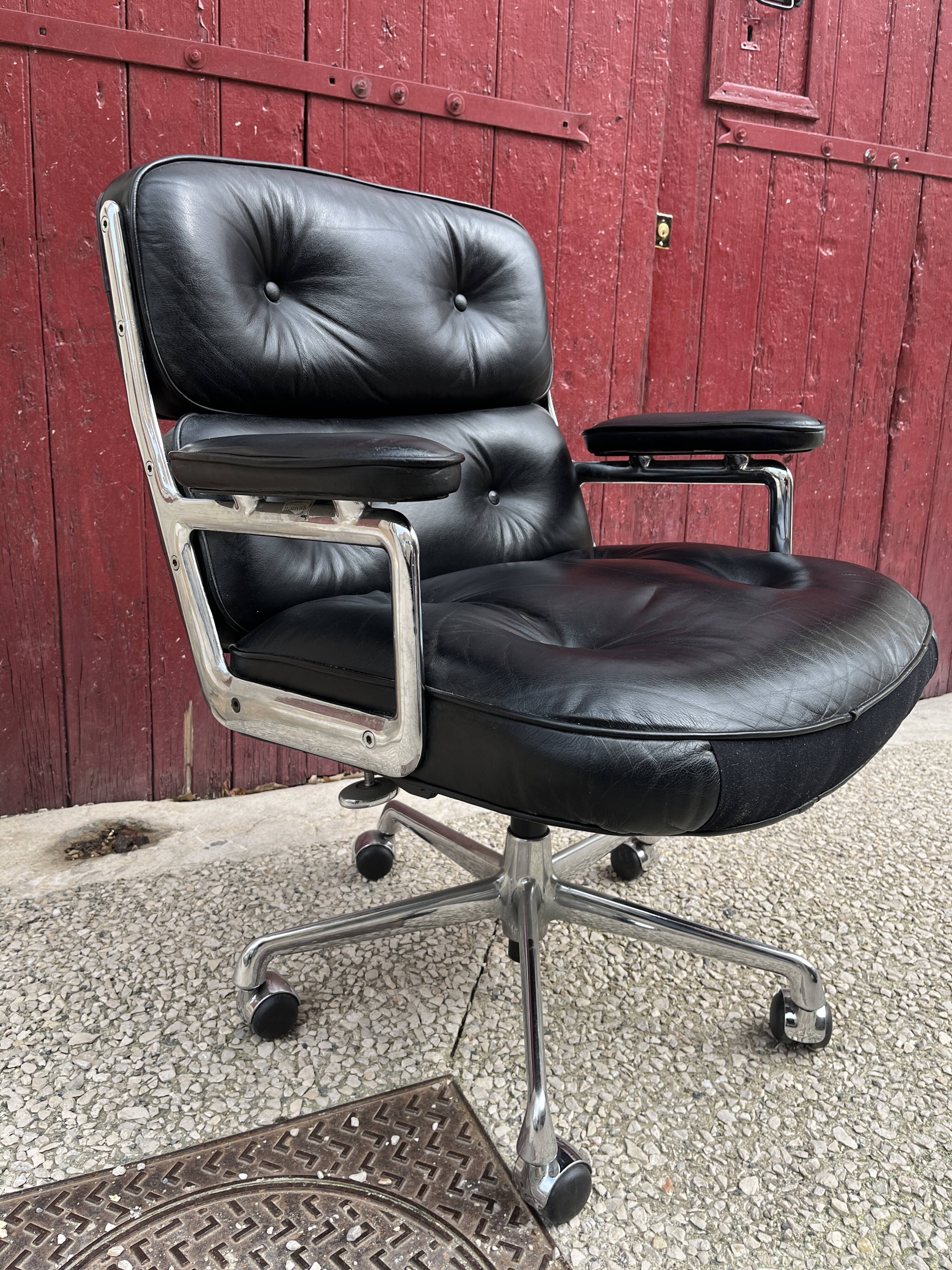 Charles Eames Vitra ES104 leather office chair
