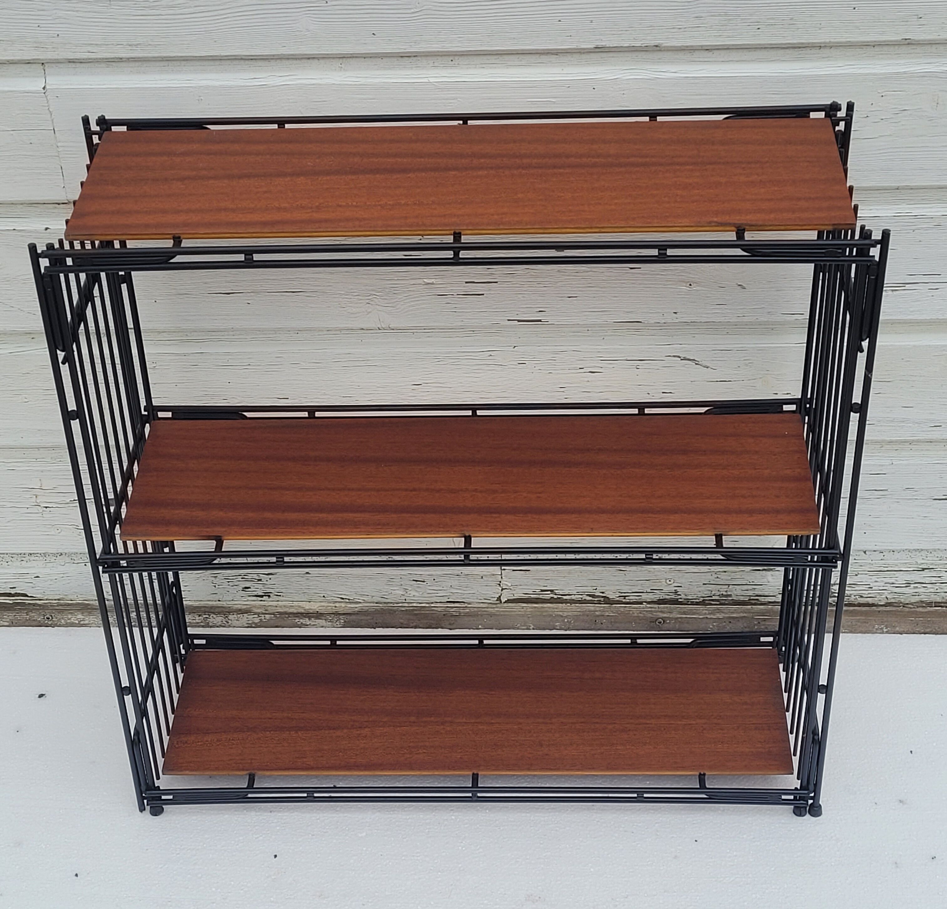 Vintage modular shelf with installation or wall Multistrux of Multimeuble lacquered steel, 1960