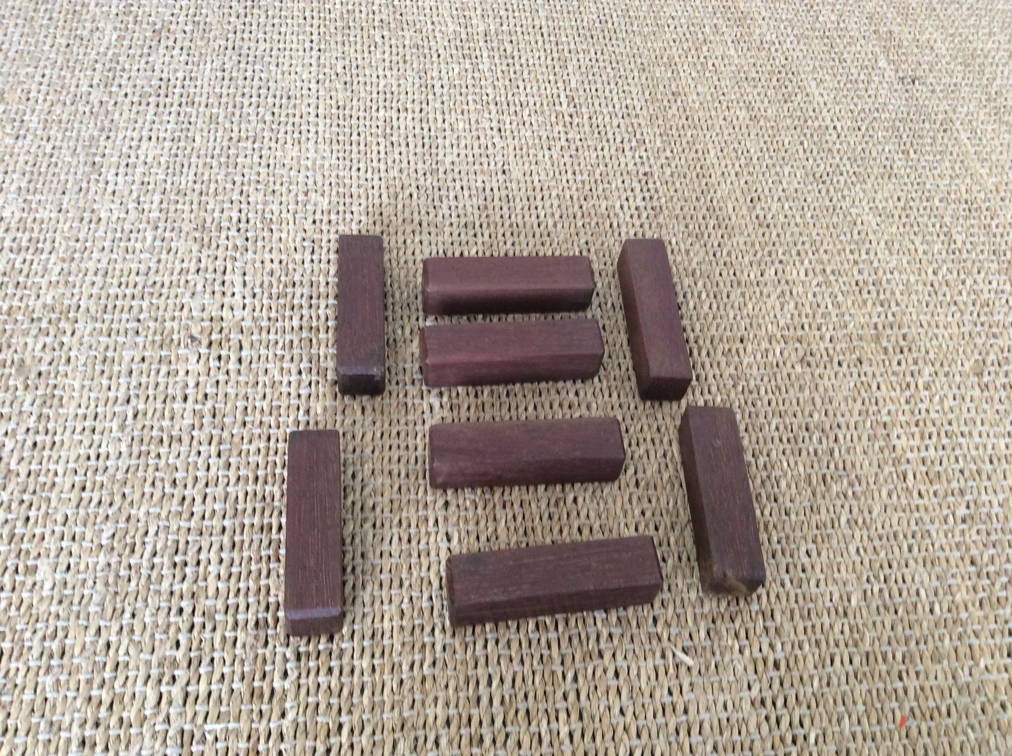 8 porte-couteaux en bois