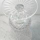 Vase en cristal taillé main sur piédouche