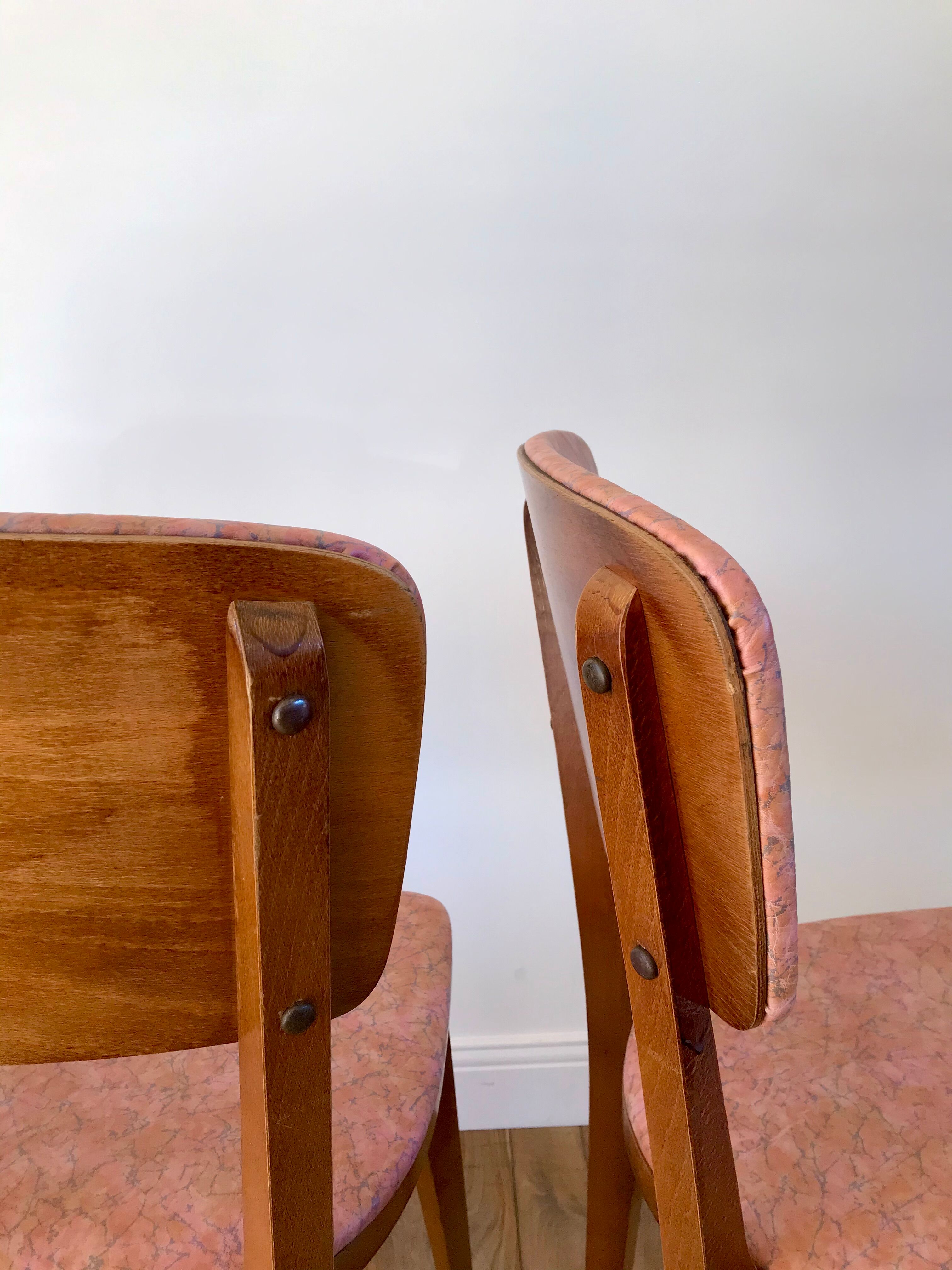 Set of 6 Scandinavian chairs in beech wood and pastel skaï 50s