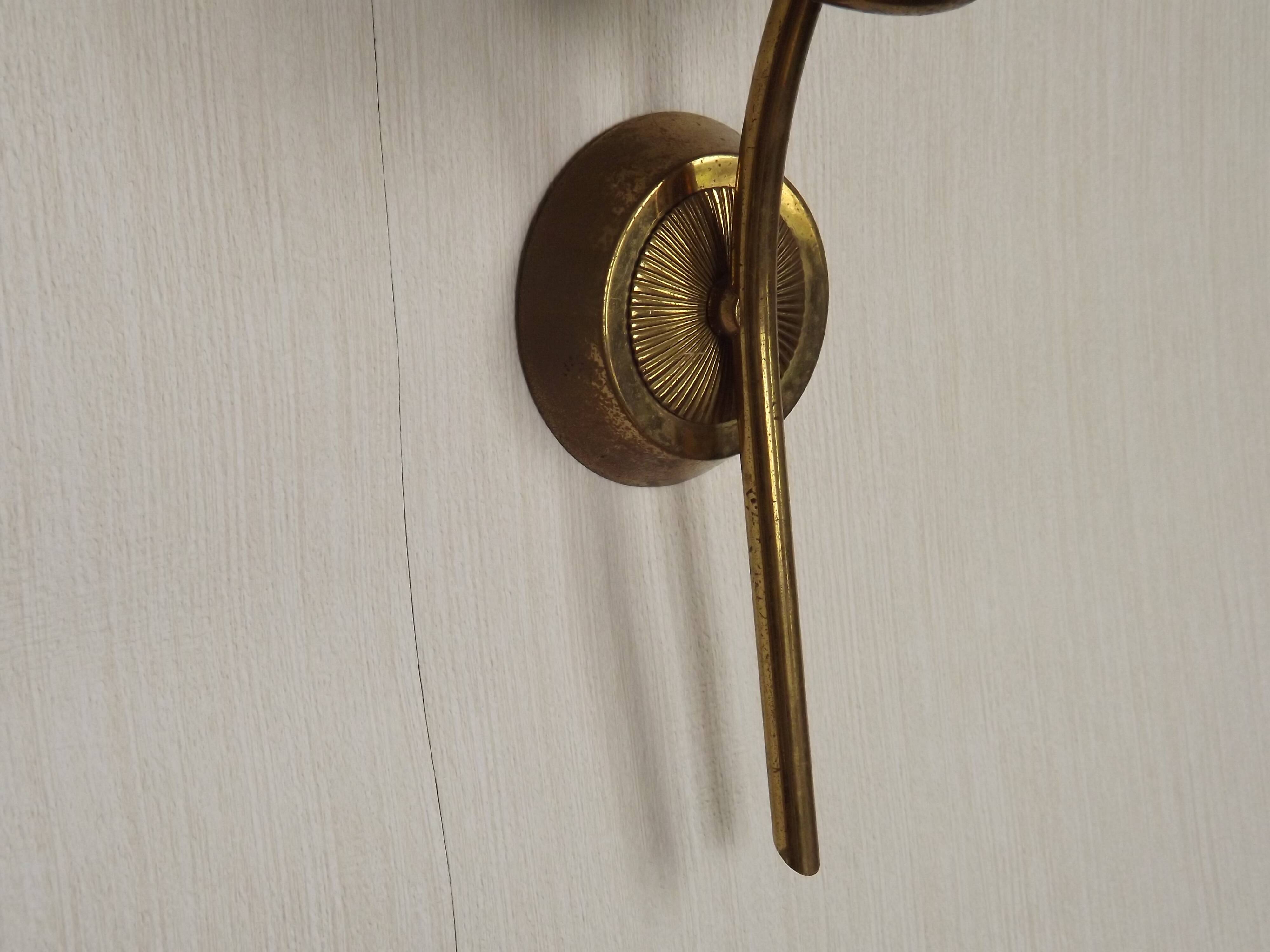 French Retro 1960s Single Wall Light In Gold Metal Clear Pattern Shade 5416