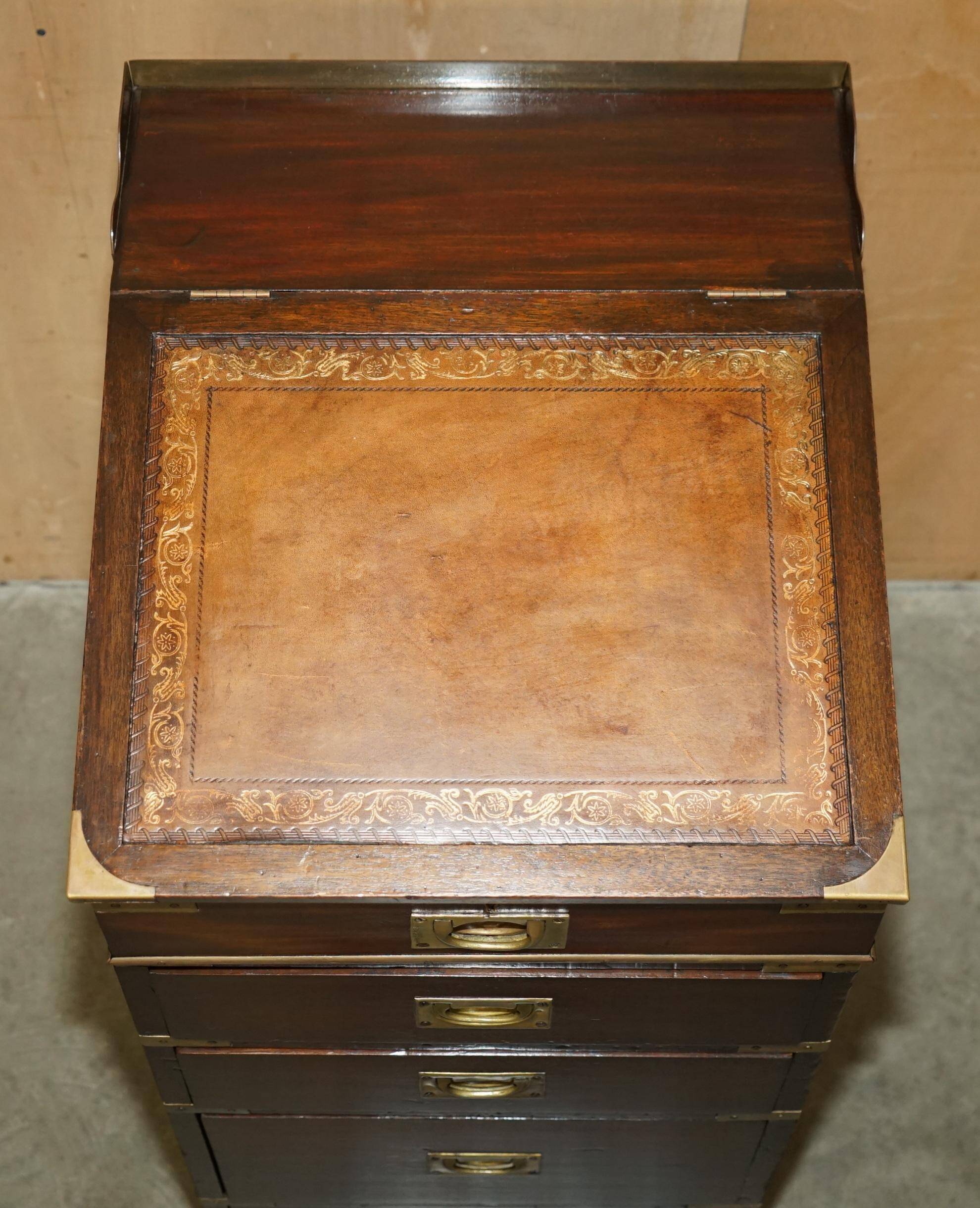 Bureau de campagne Davenport victorien antique en cuir avec galerie en laiton