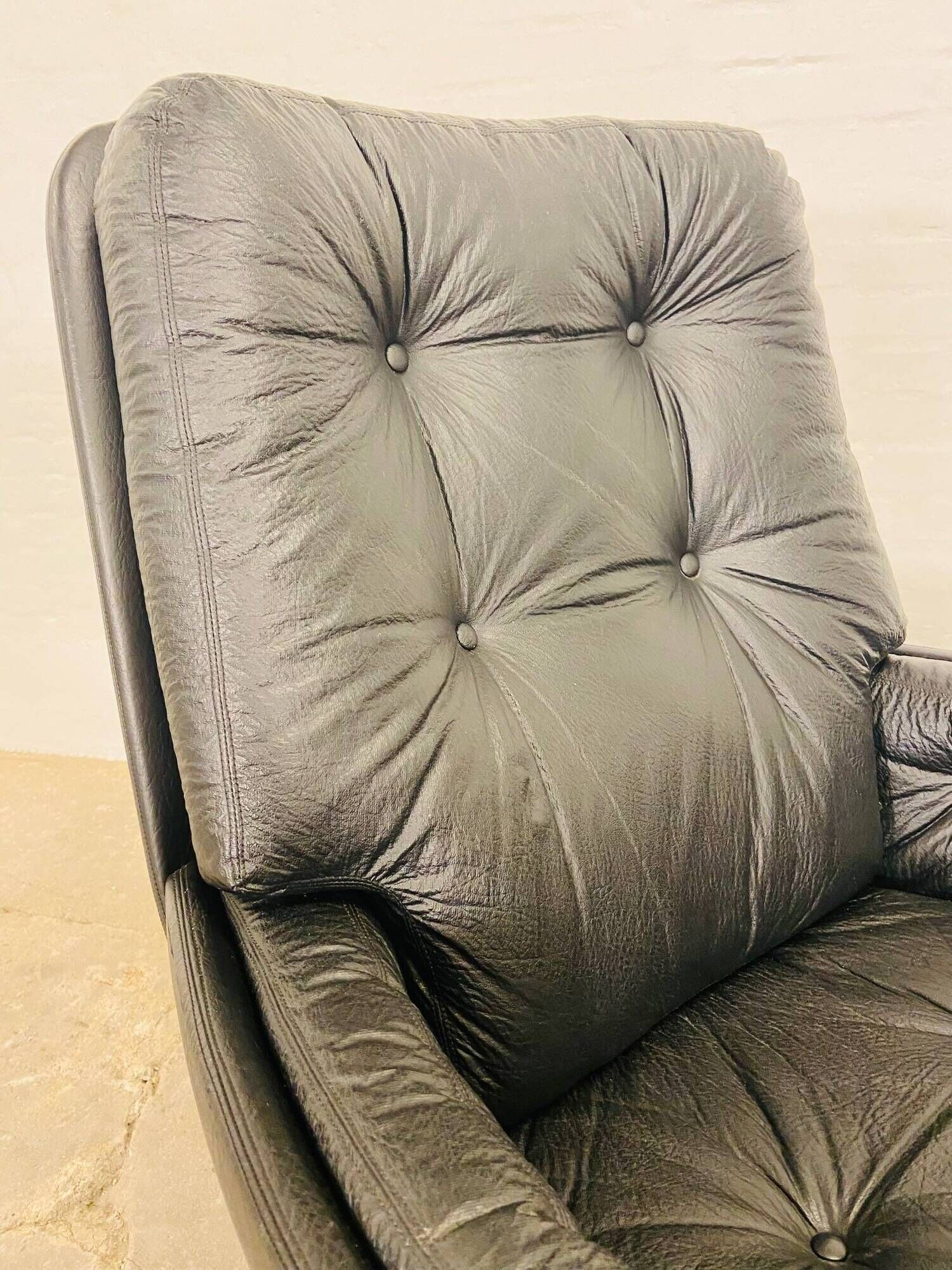 VINTAGE DANISH MID-CENTURY SVEND SKIPPER SWIVEL CHAIR IN BLACK LEATHER