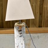 Lampe en bois patiné blanc et noir - ancienne bitte d'amarrage