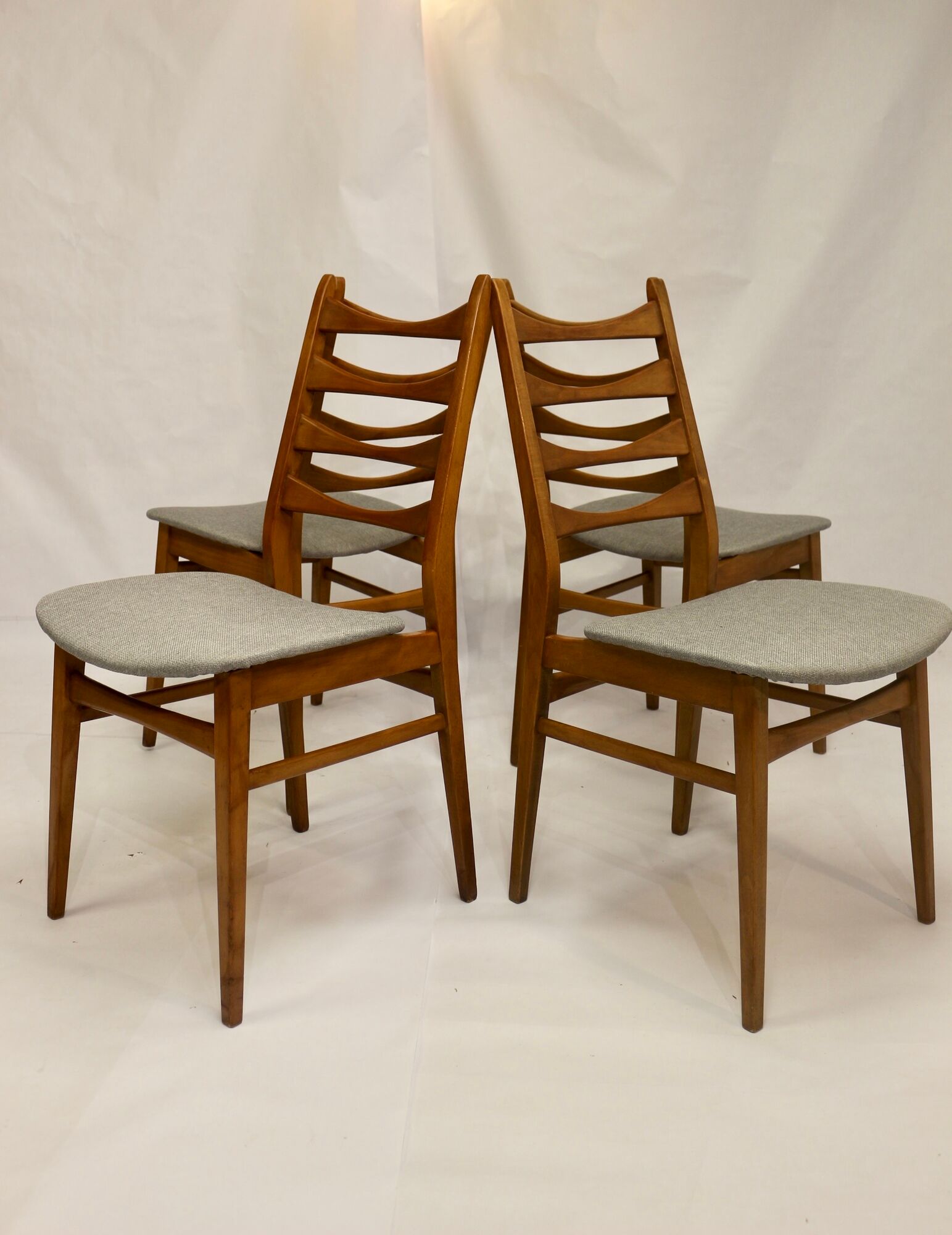 Set of 4 Scandinavian chairs year 50-60 restored anti-stain fabric gray cloud.
