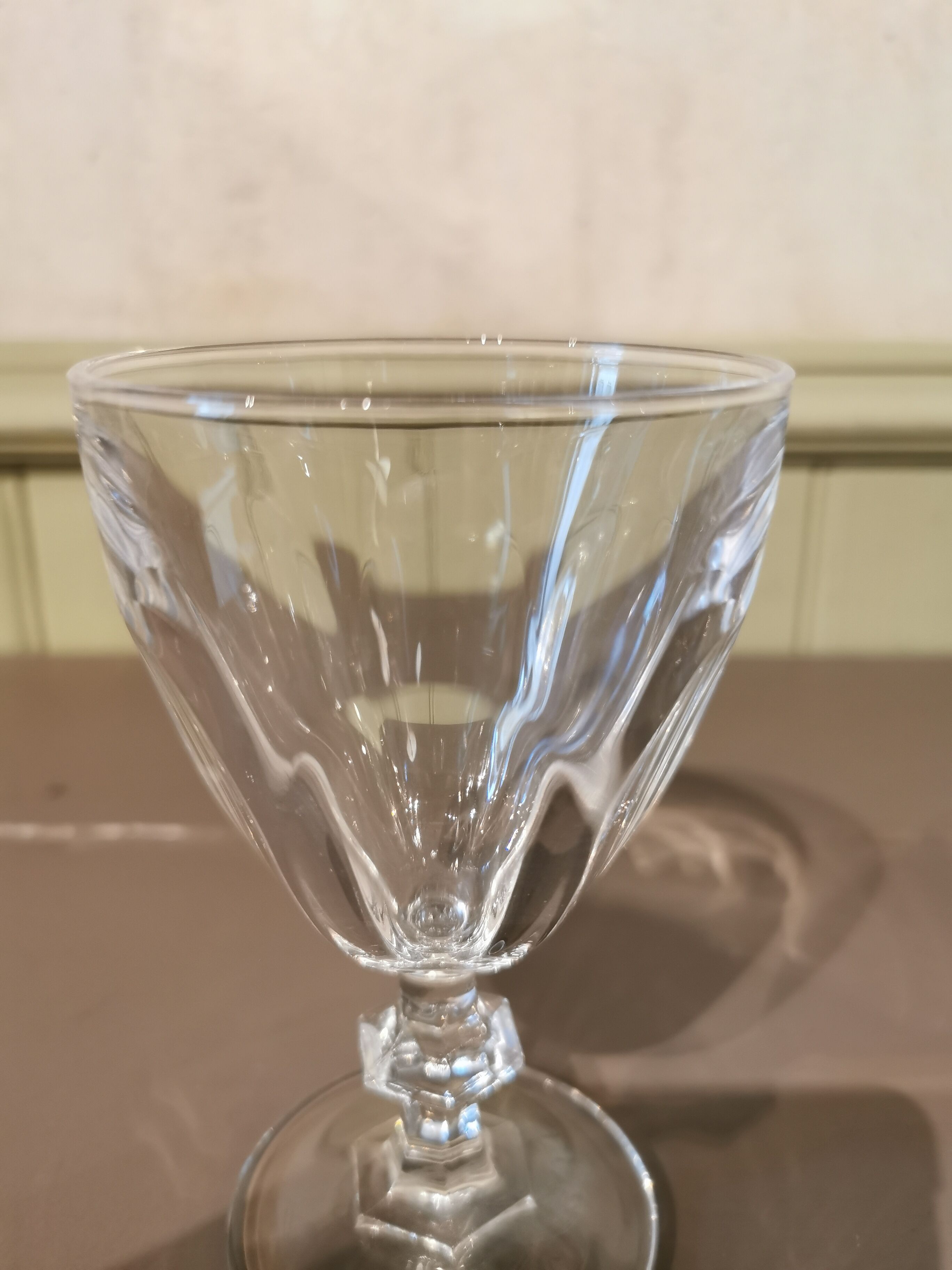 Suite de 8 verres à vin en cristal