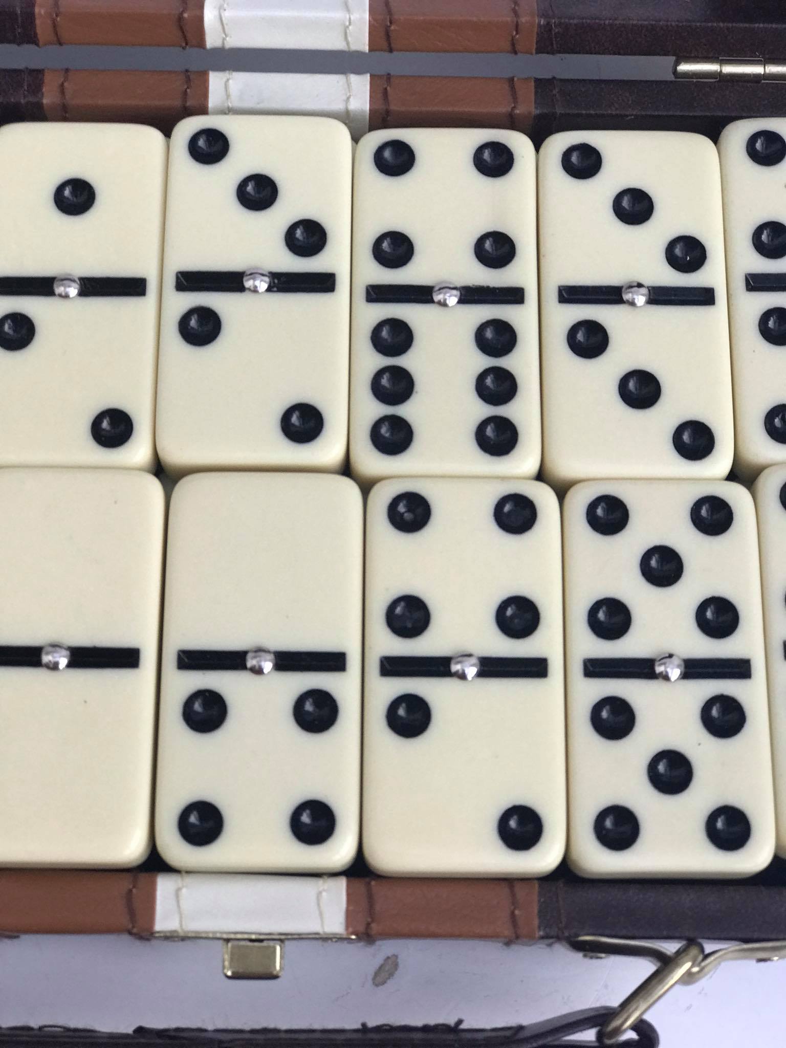 Game of dominos vintage compact travel