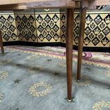 Table à manger ovale style Louis XVI signée « André Jules Décoration Versailles »