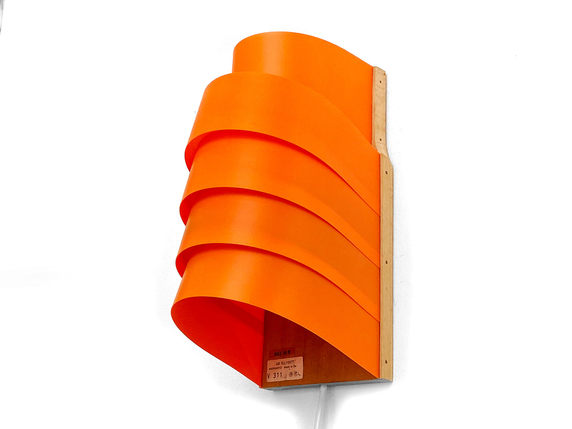 Wall light/sconce V 311 by Hans-Agne Jakobsson for Ellysett. Sweden 1970s