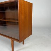 Vitrine vintage en teck, buffet, étagère des années 60, style mid-century.