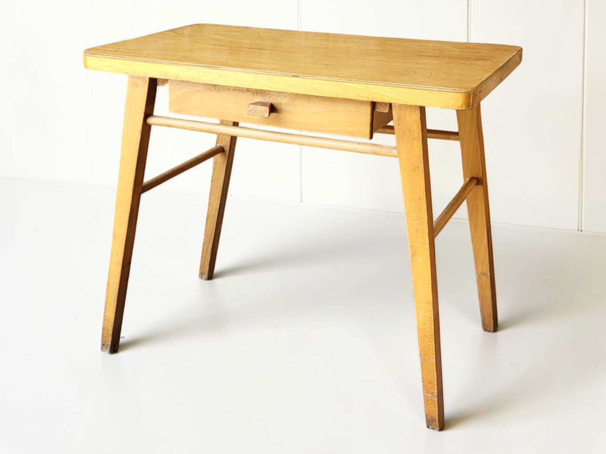 Baumann children's desk