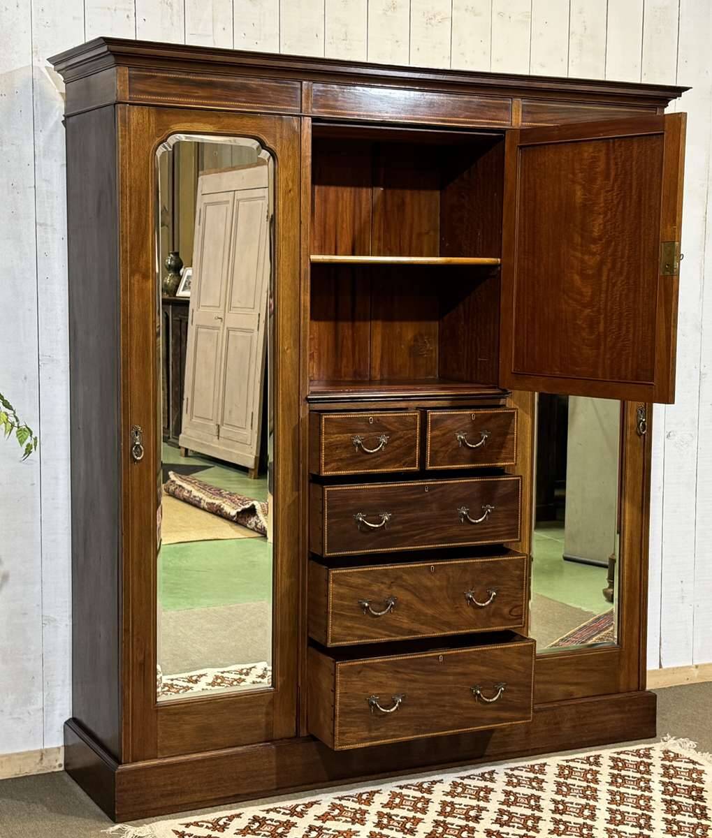 Armoire dressing anglaise en acajou 19ème