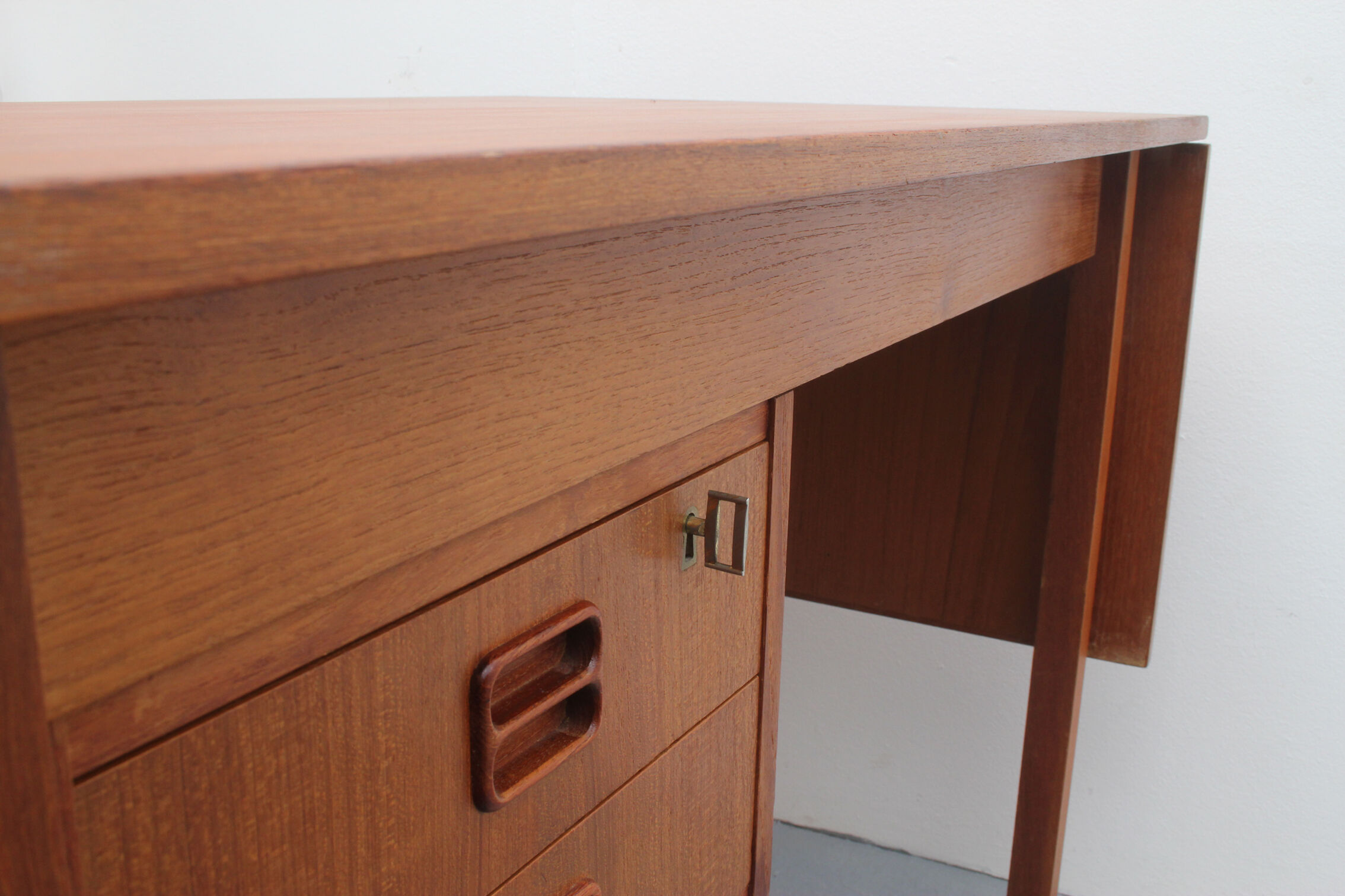 Bureau extensible des années 1960 en teck