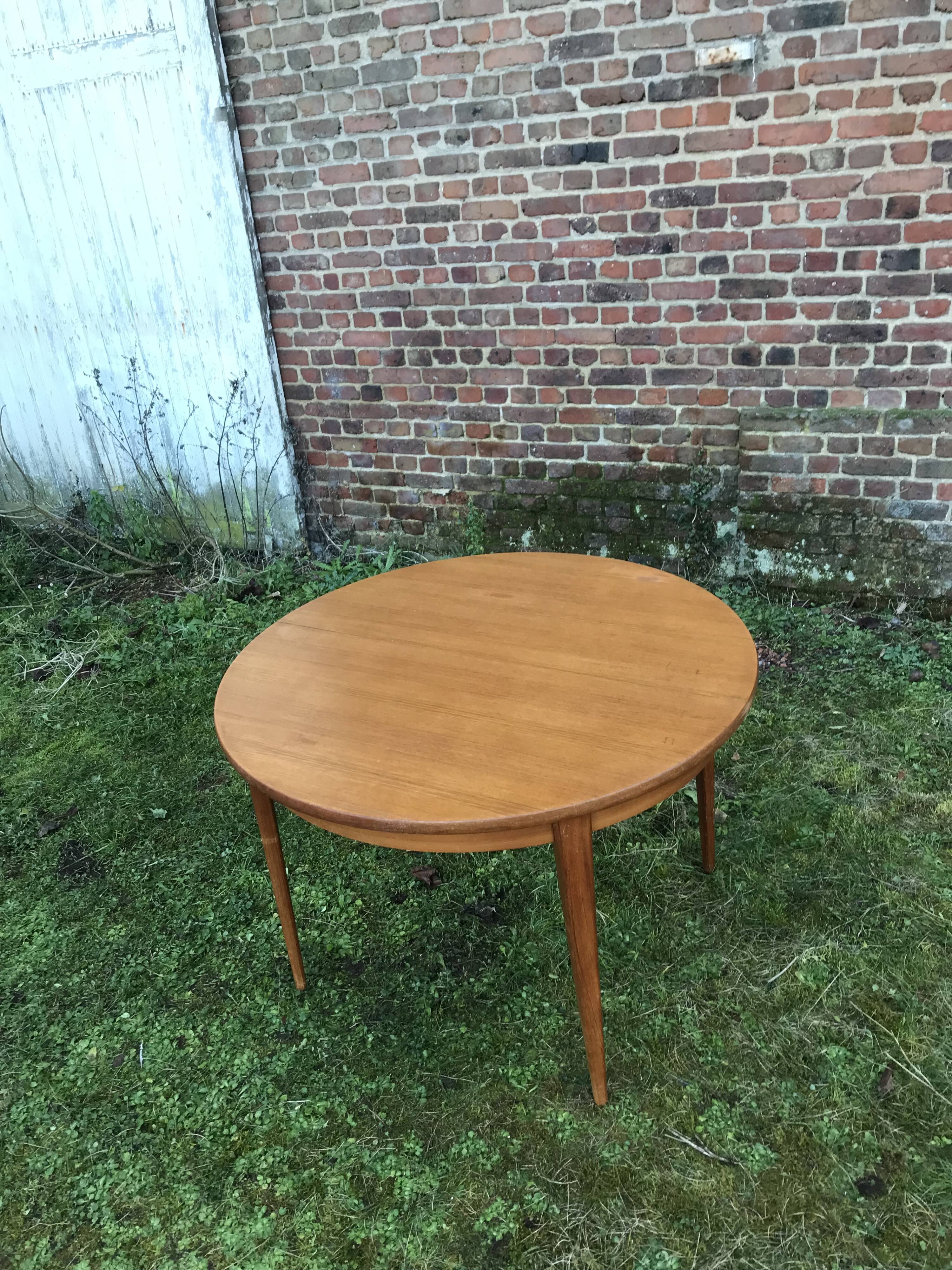 Extendable round vintage dining table