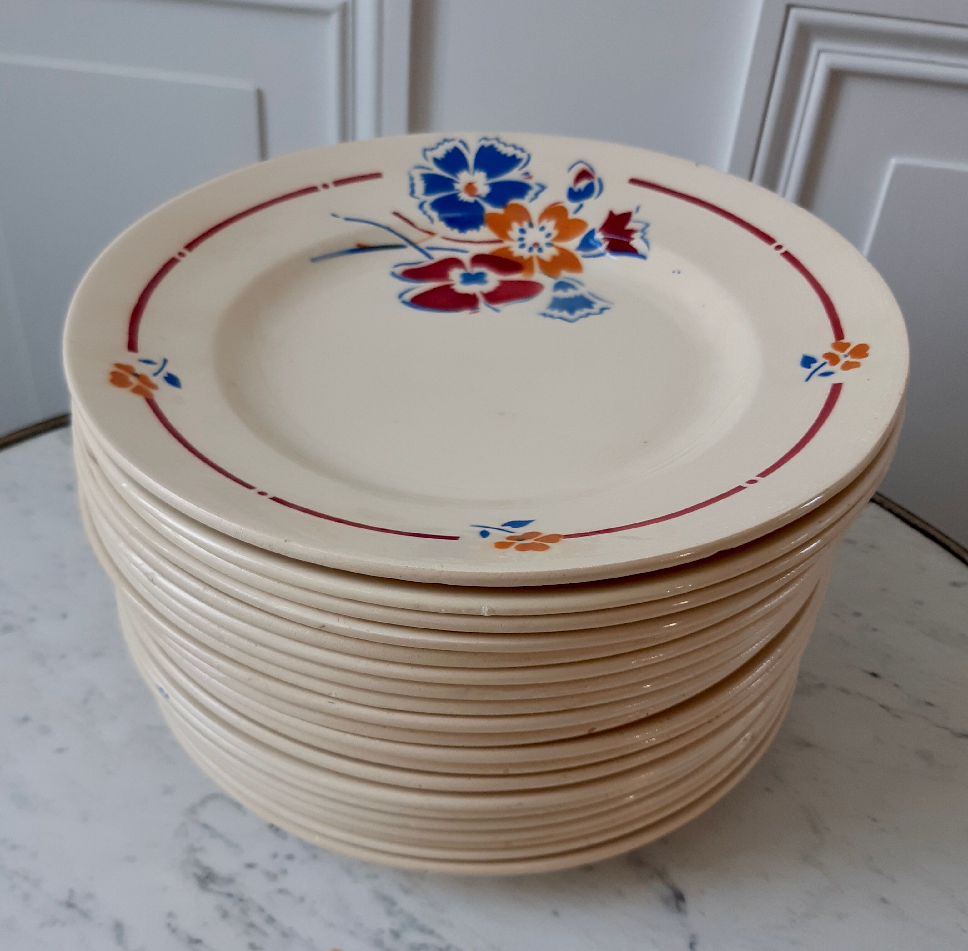 Lot of 10 plates Saint Amand model Valentin