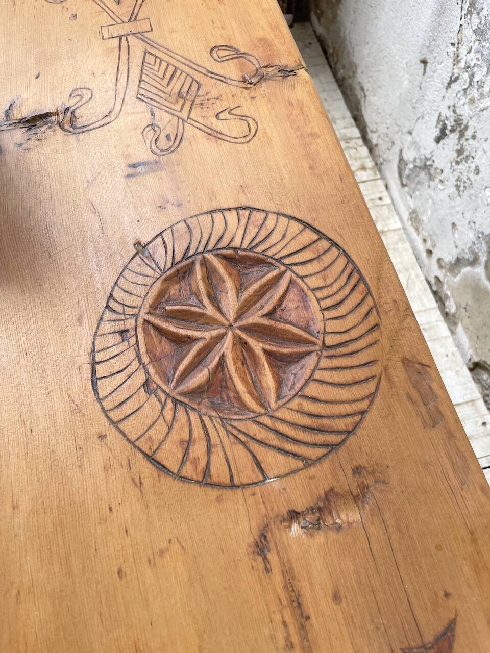 Popular art coffee table Switzerland 1900