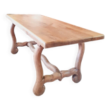 Table rustique en chêne.