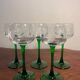 Verres à pied à décor de grappe