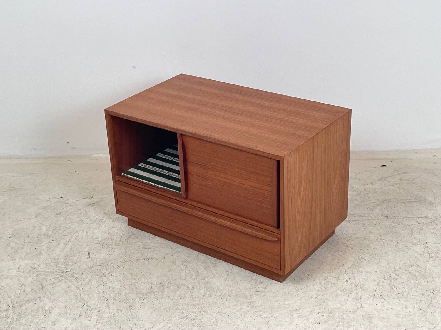Teak bedside table/chest of drawers, 1960s