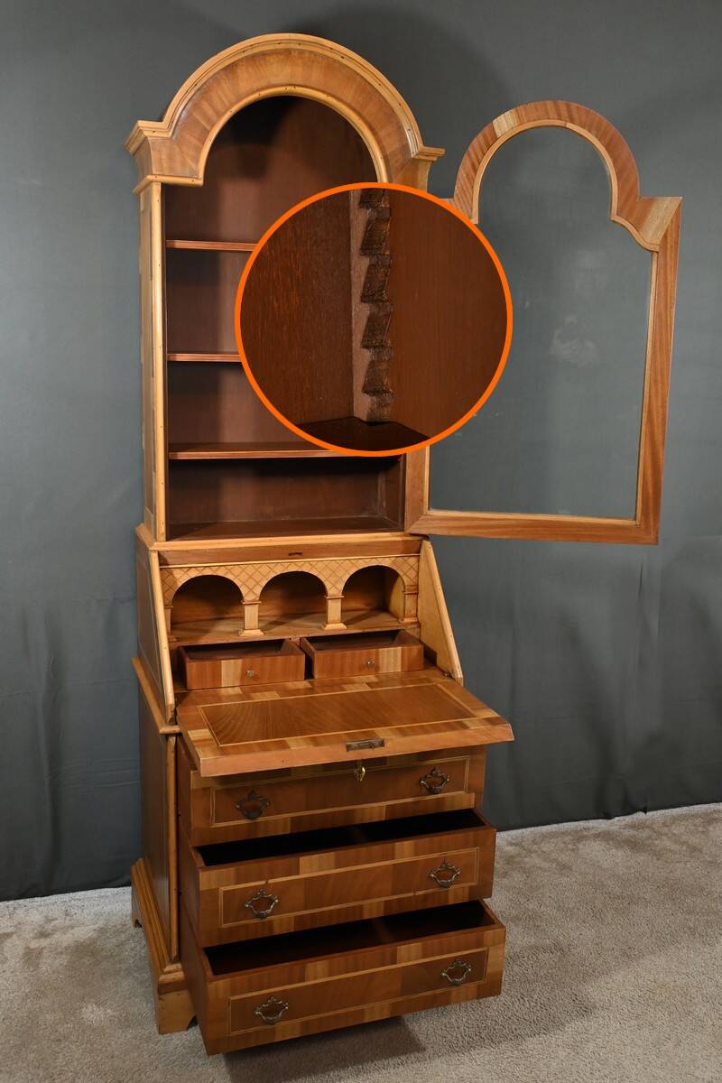 Scriban Showcase in Blond Mahogany, England – 1960