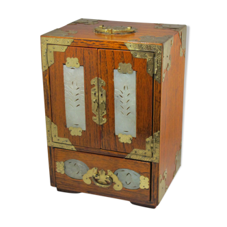 Boite à bijoux chinois en bois orné des plaques de jade