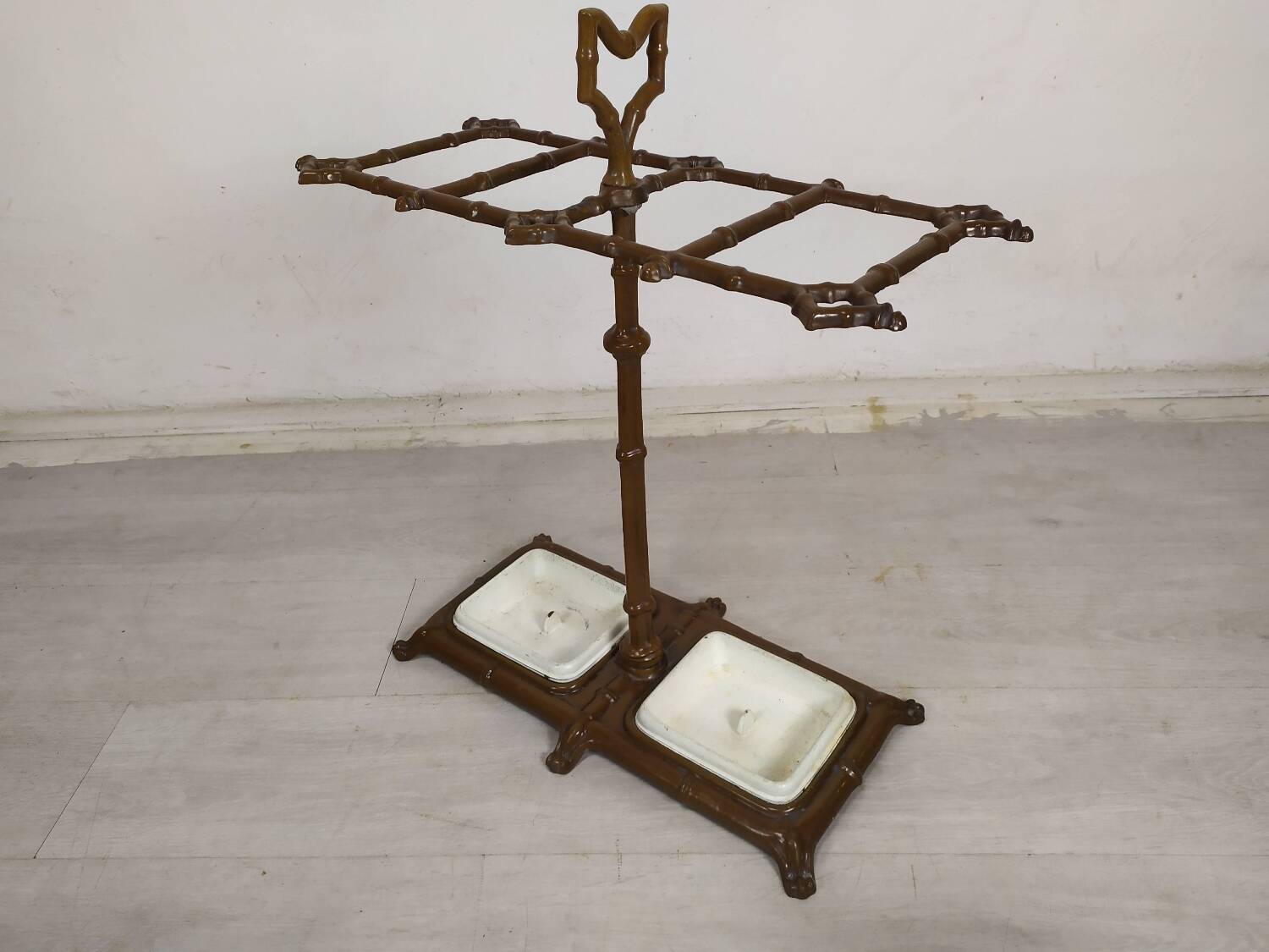 Cast iron umbrella stand