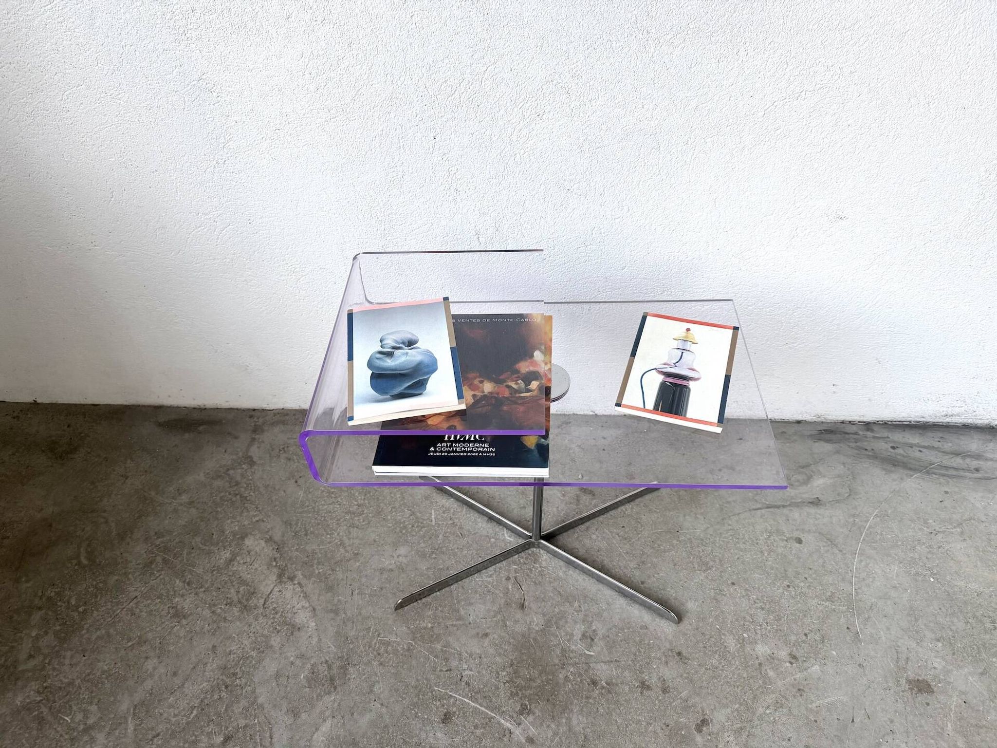 Table d'appoint en acrylique transparent et chrome, années 70