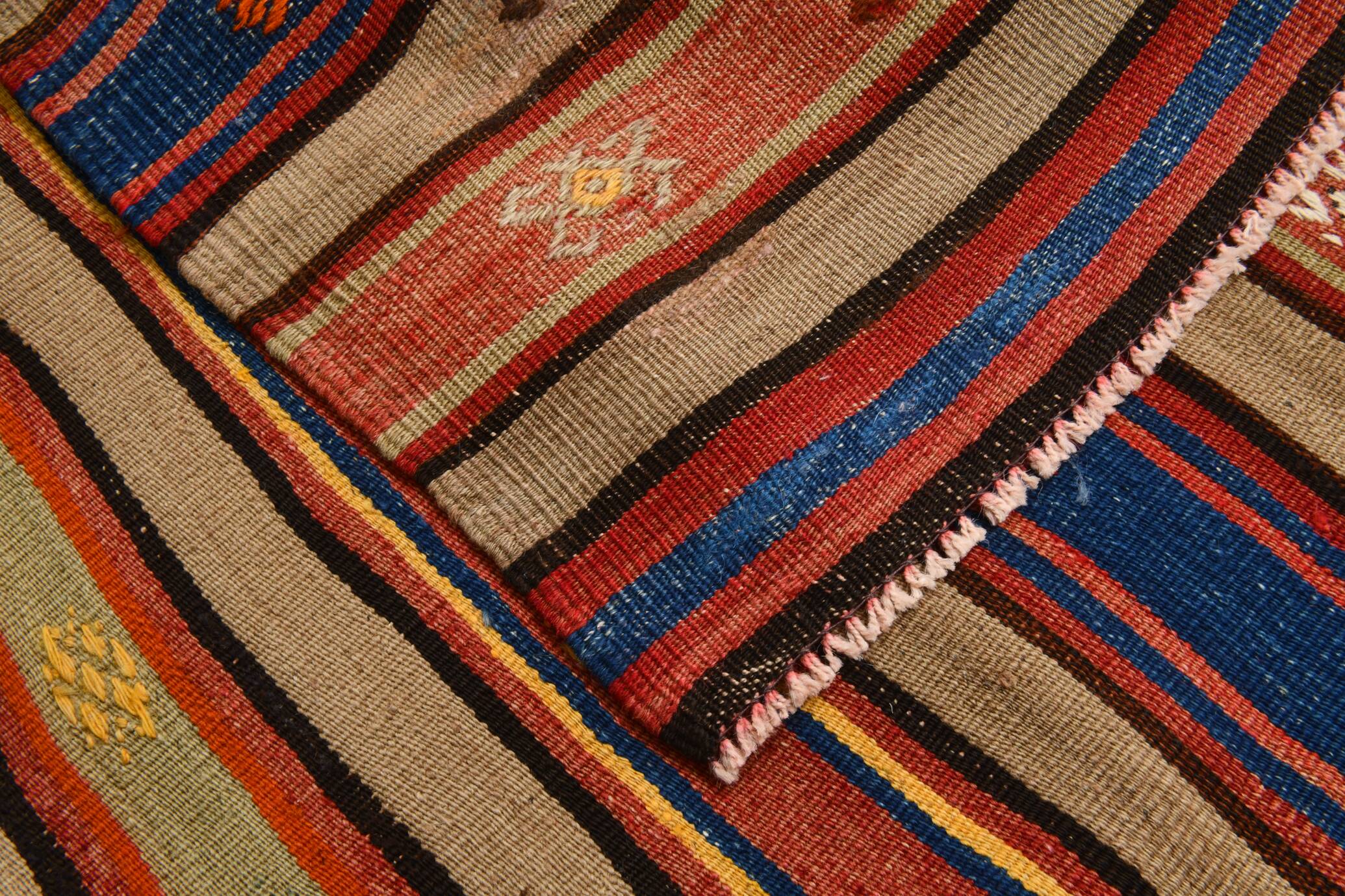 Tapis vintage Kilim rayé rouge et orange