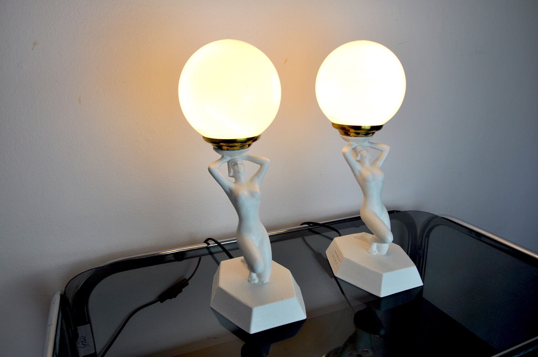 Pair of lamps "Woman with the ball" by Onices Eth 1980