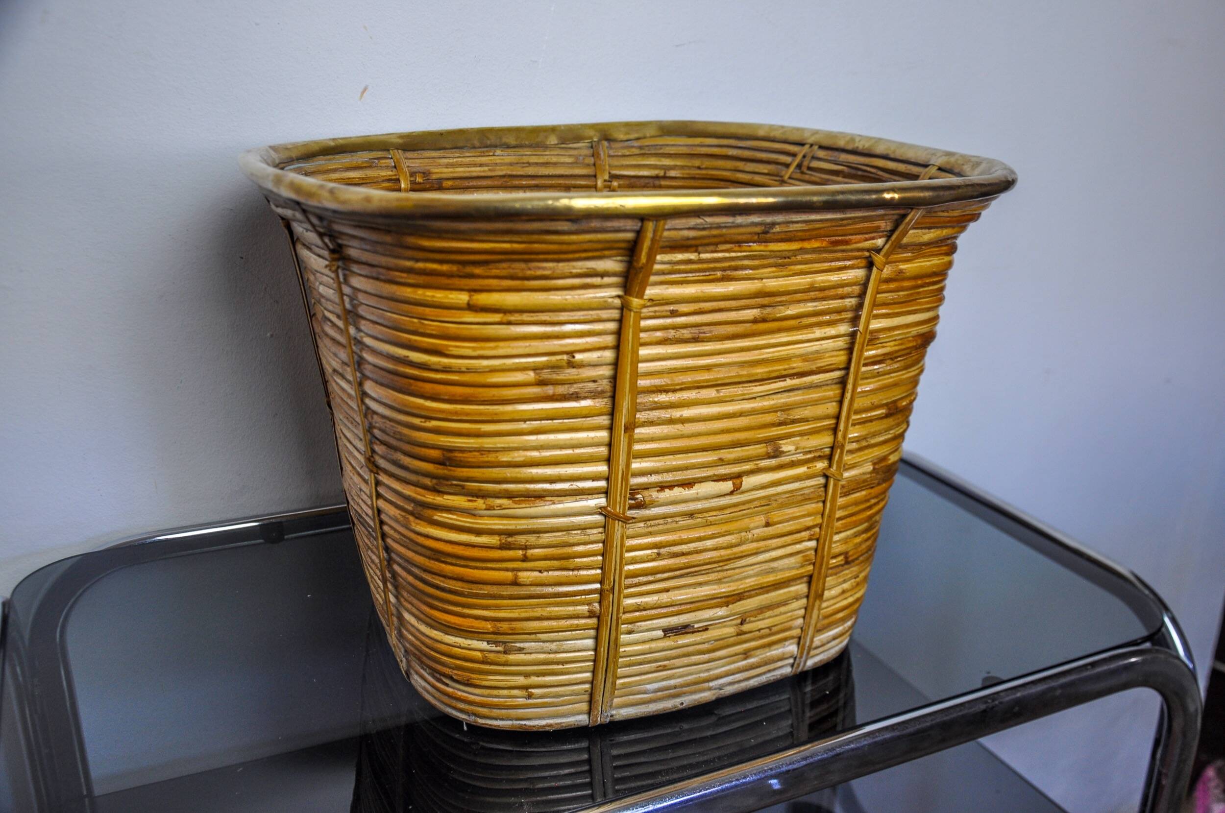 XL basket in rattan and brass, Italy, 1970, 44cm diam