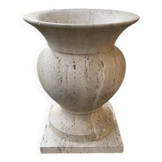 Vase en travertin