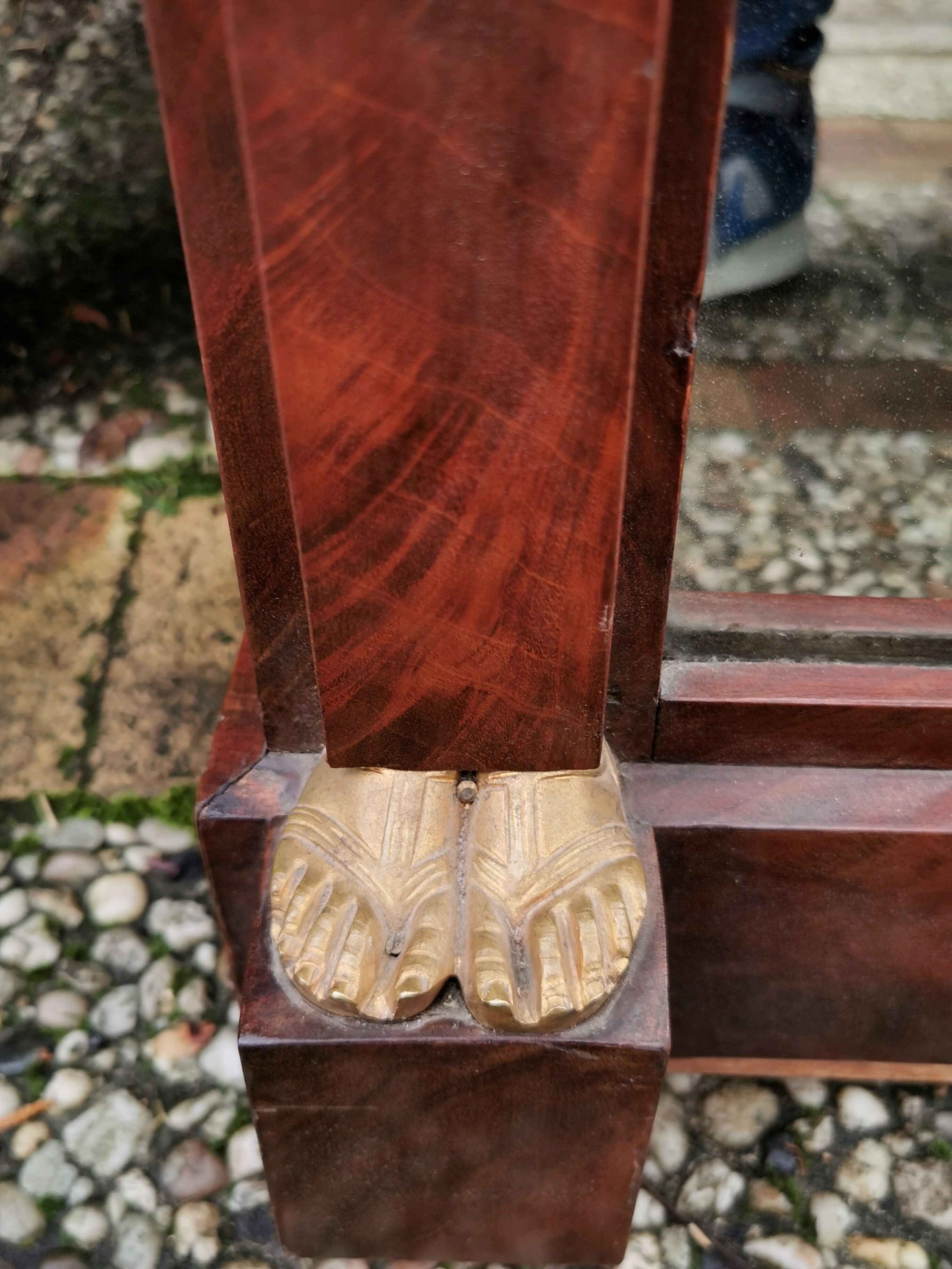 Mahogany pediment mirror with Empire-style cariatids. Return from Egypt
