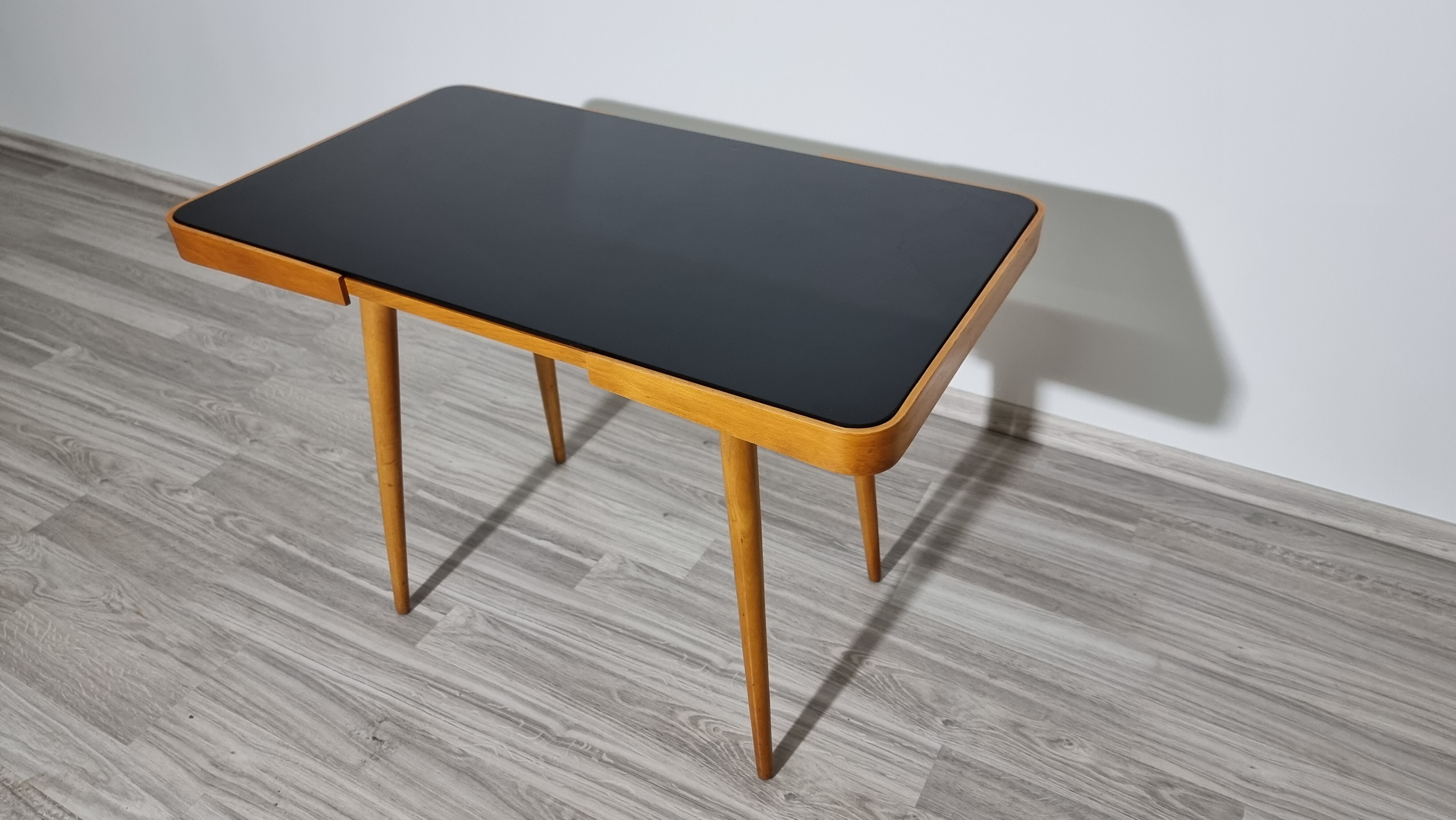 Table basse par Jiri Jiroutek