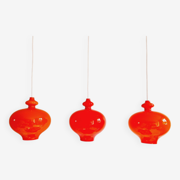 Set de 3 suspensions scandinaves en opaline orange, H.A. Jakobsson, années 60