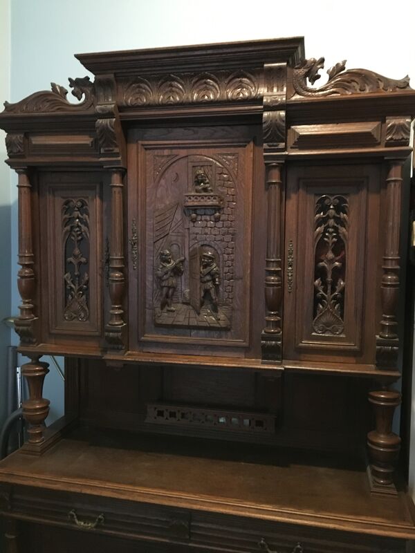Buffet deux corps Henri II noyer massif