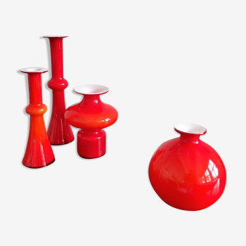 Arrangement de 4 vases en verre rouge 'Carnaby' par Per Lütken pour Holmegaard, Danemark années 1960